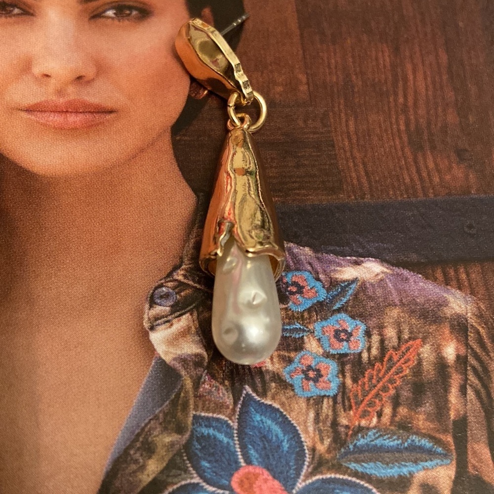 A New Day Retired Hammered Style Petal Pearl Dangle Minimalist Earrings. - Picture 2 of 3